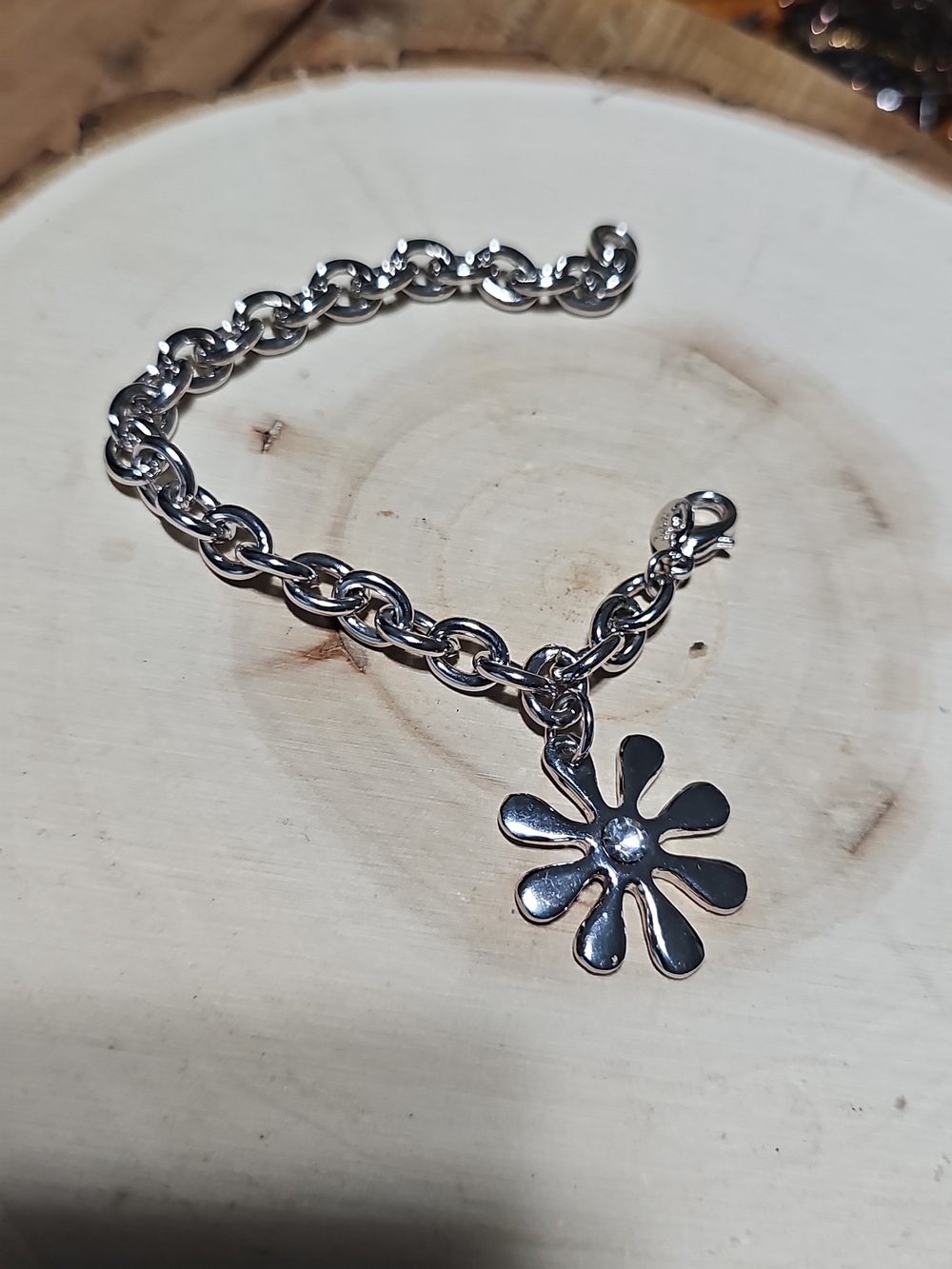 Silver Daisy Charm With Rinestone In Center. Chain Bracelet - Women Accessories